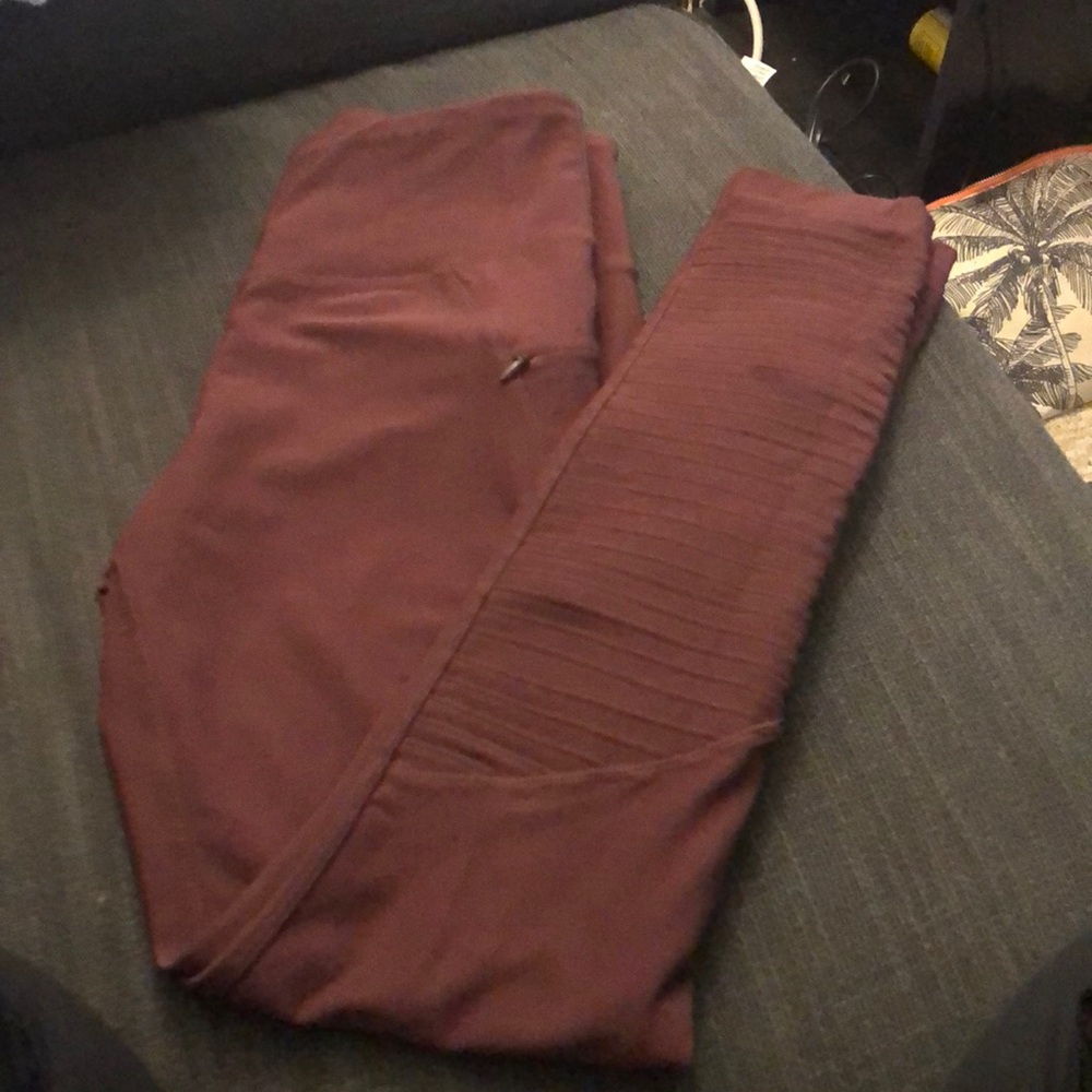 Maroon leggings